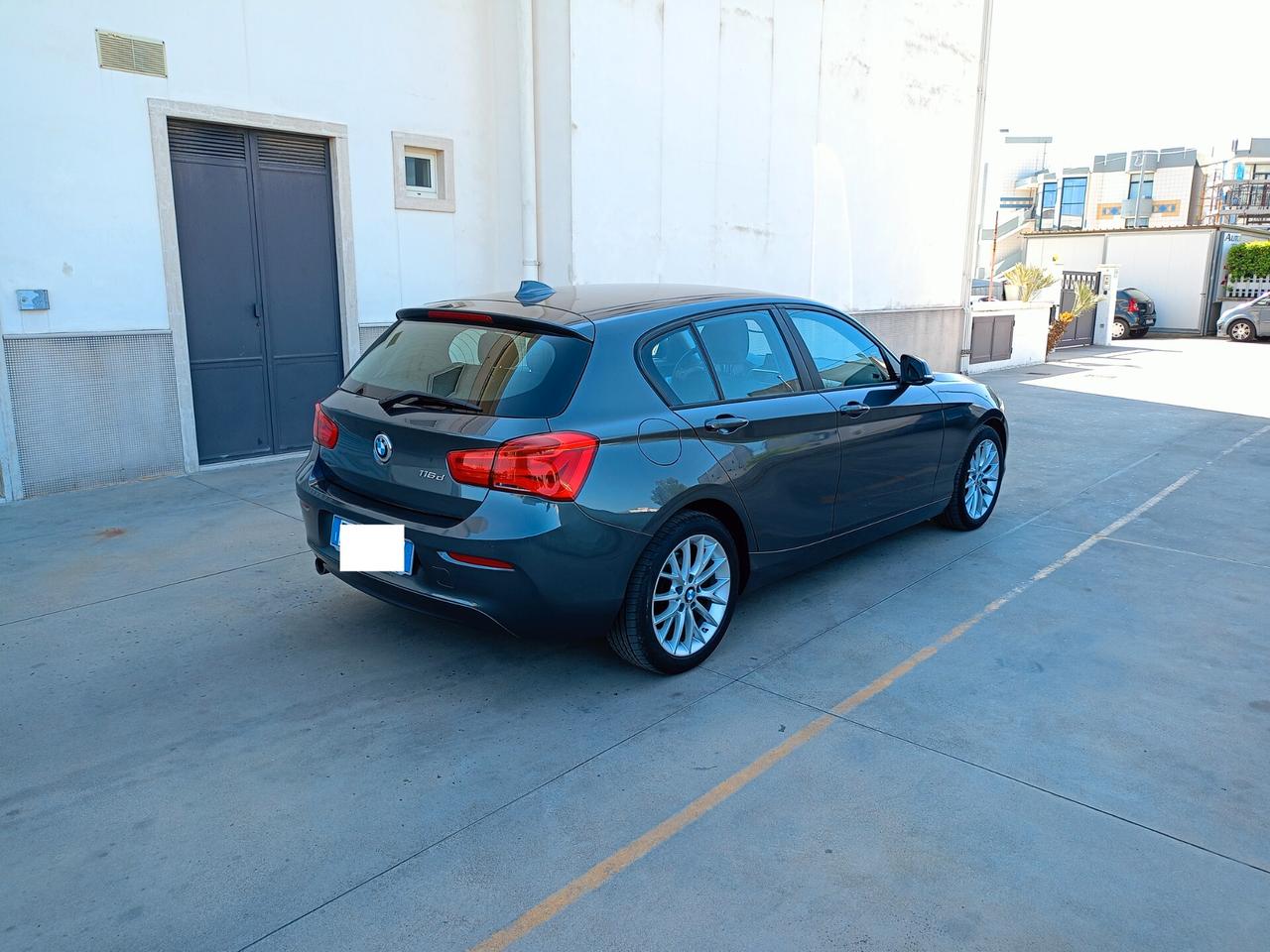 BMW 116D CAMBIO AUTO NEO PATENTATI