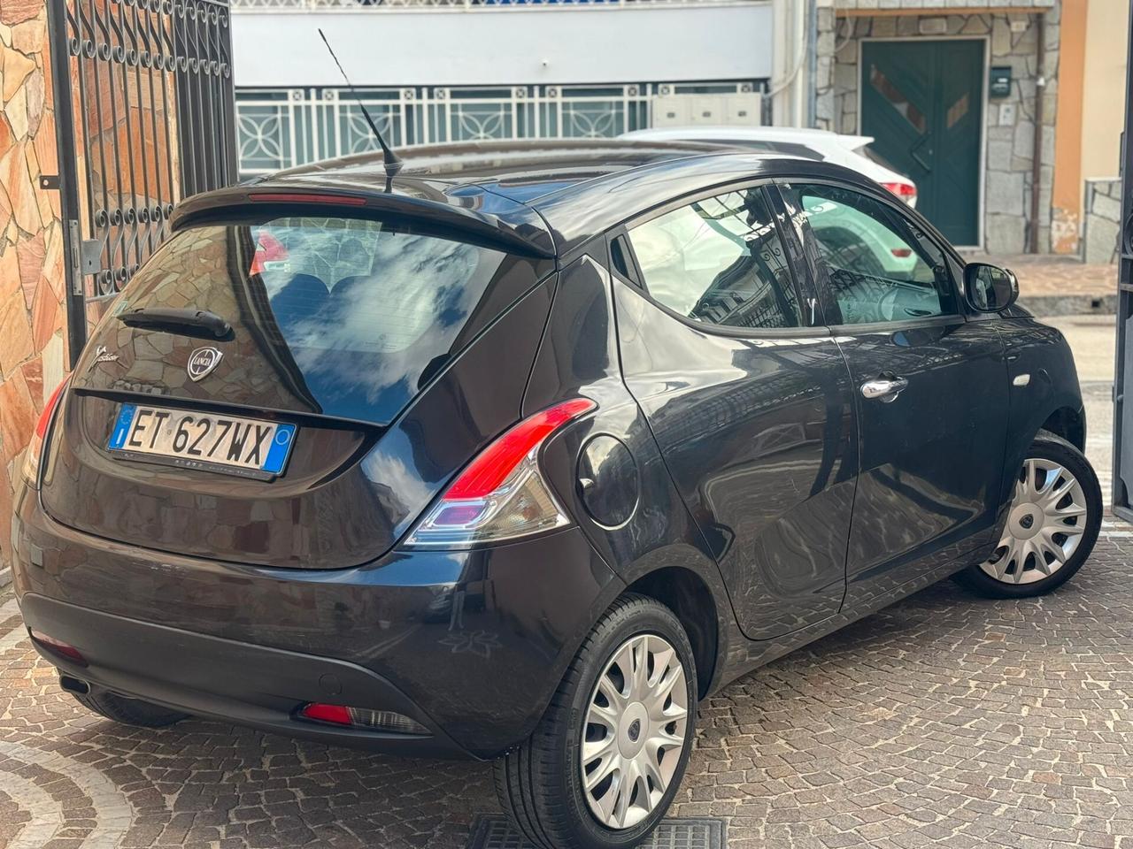 Ypsilon 1.2 69 CV 5P SeS Platinum