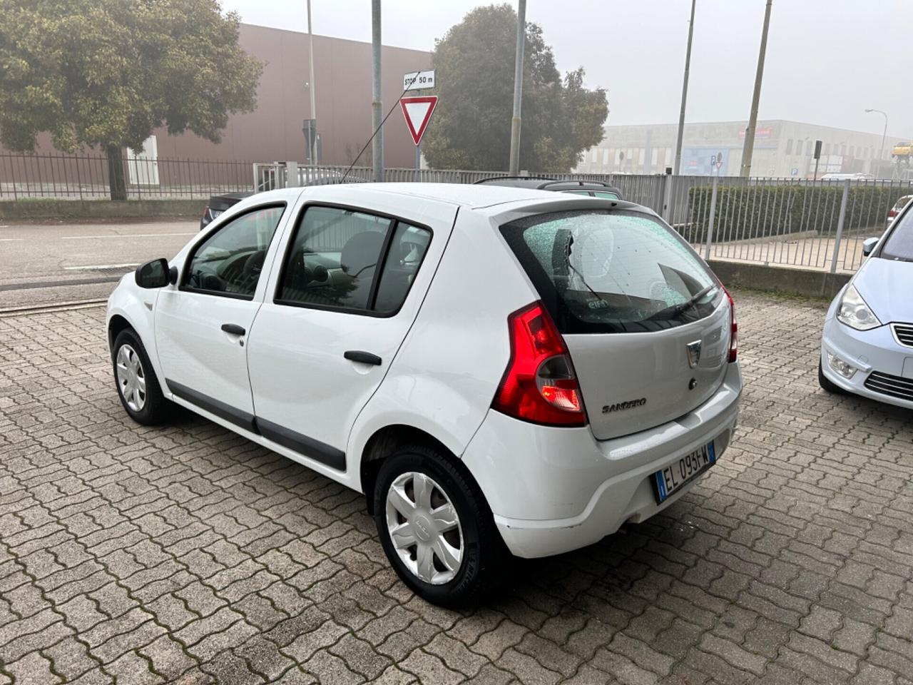 Dacia Sandero 1.6 8V GPL 85CV NEOPATENTATI