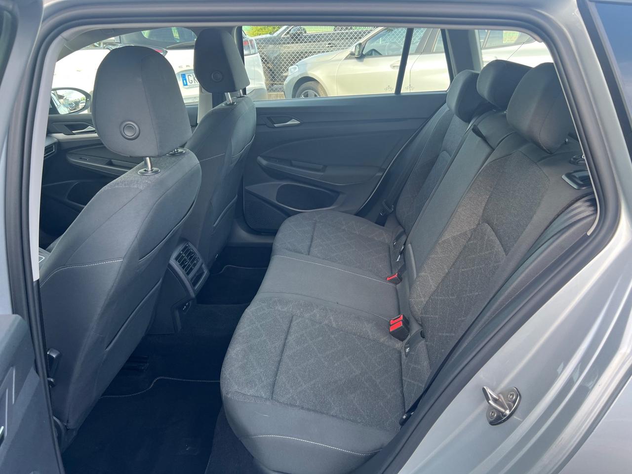 Volkswagen Golf Variant 2.0 TDI SCR Life FINANZIABILE