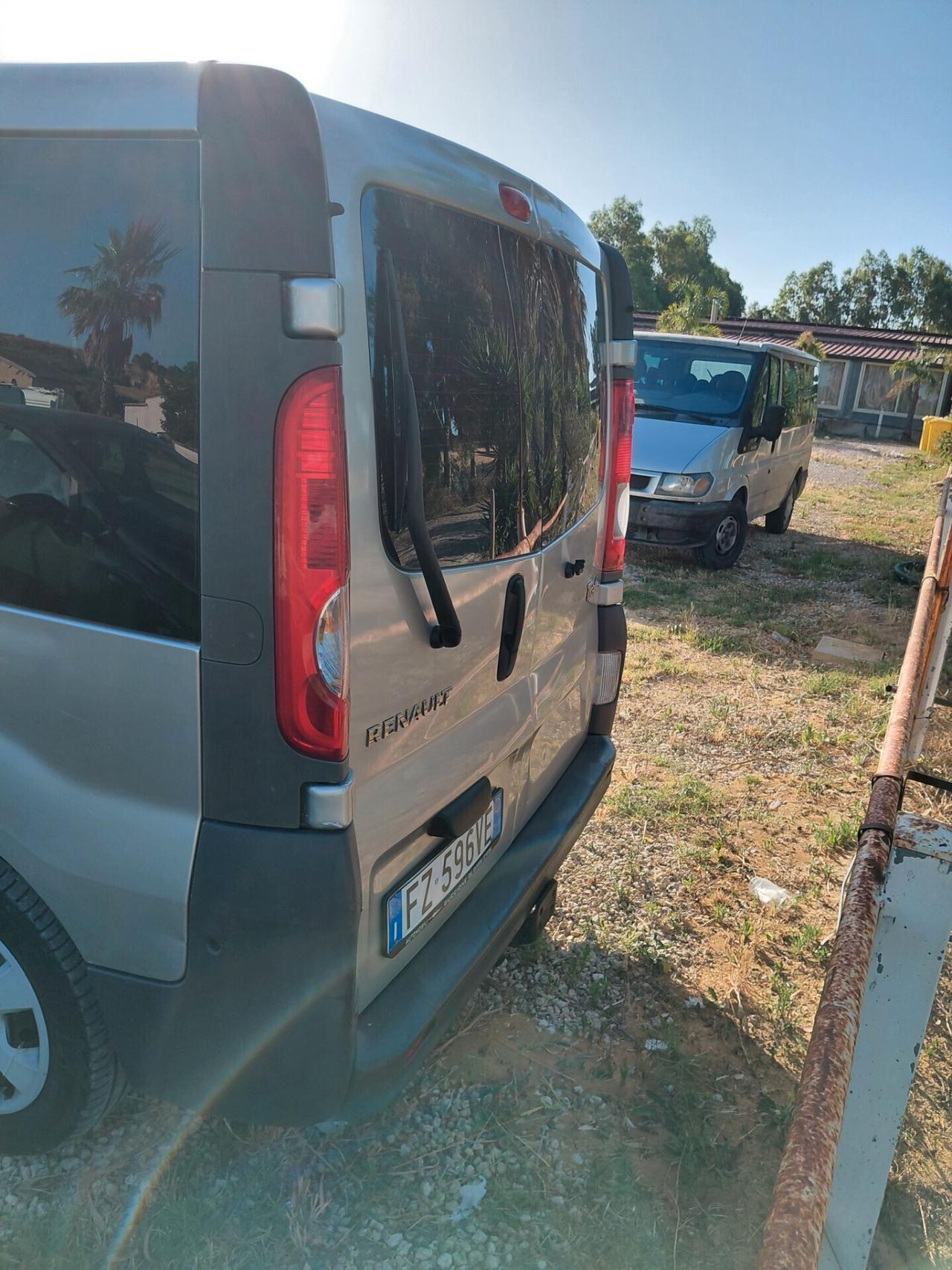 Renault trafic 9 posti