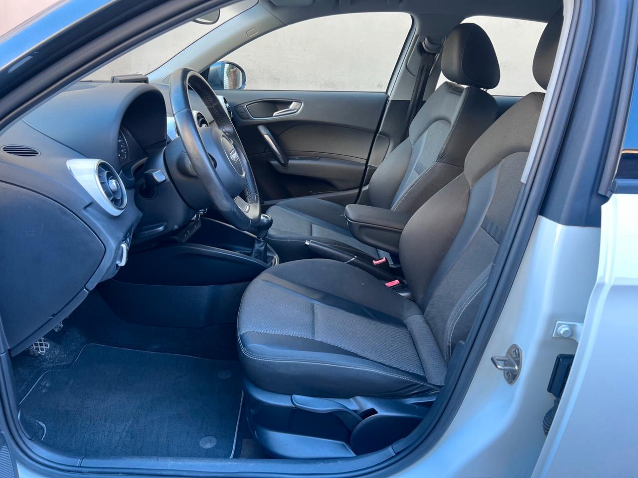 Audi A1 SPB Sportback 1.6 tdi Ambition 105cv LED/PDC PERFET.