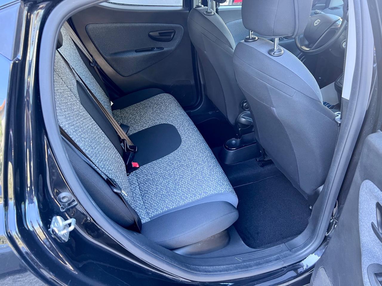 Lancia Ypsilon 1.0 FireFly 5 porte S&S Hybrid Ecochic Silver