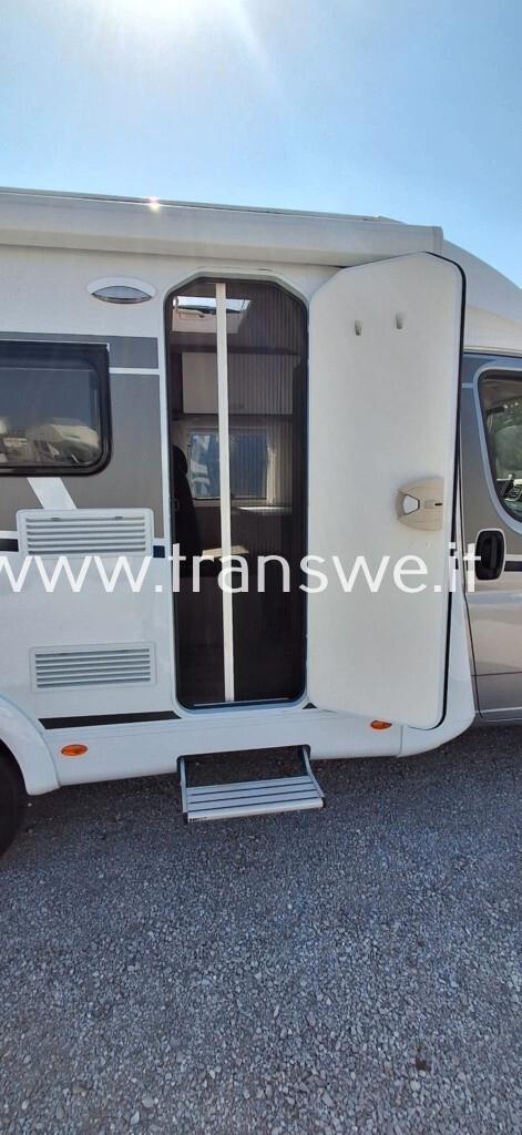Carado V132 PRO+ camper van compatto letto matrimoniale posteriore
