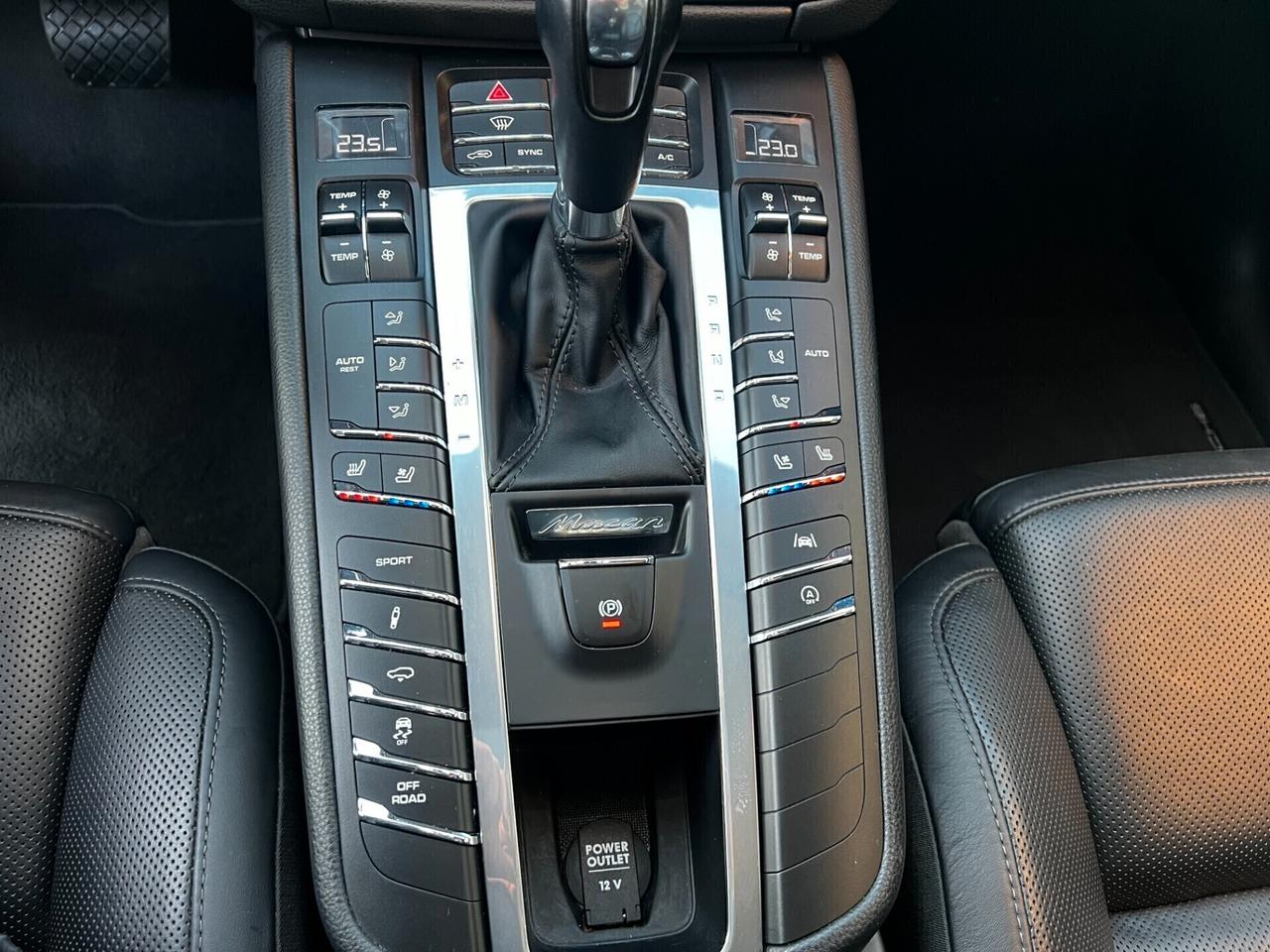 Porsche Macan 2.0 245- TETTO-PASM-TOTAL BLACK-FULL