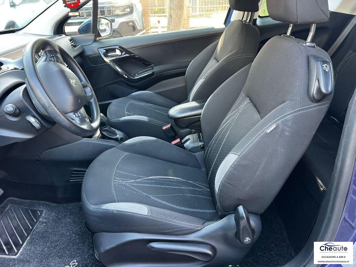 PEUGEOT - 208 - 1.2 VTi 82 CV Allure
