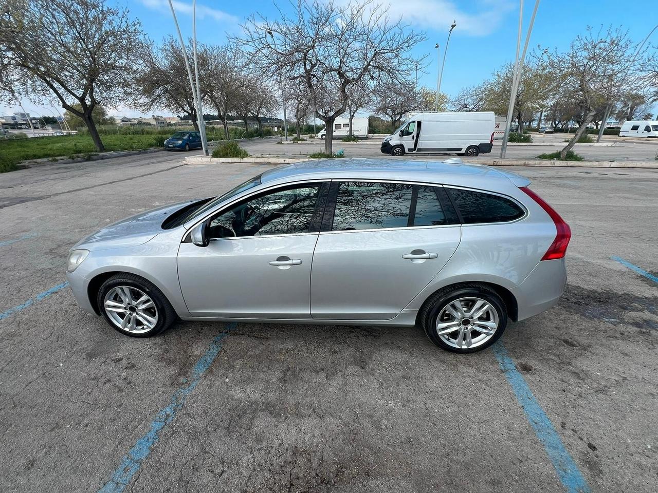 Volvo V60 D3 Momentum - 2011