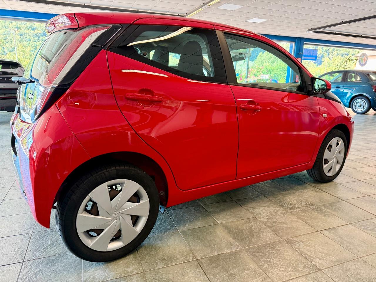 Toyota Aygo 1.0 VVT-i 69 CV 5 porte x-play
