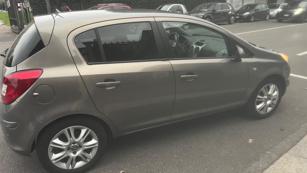 Opel Corsa 1.2 5 porte Elective