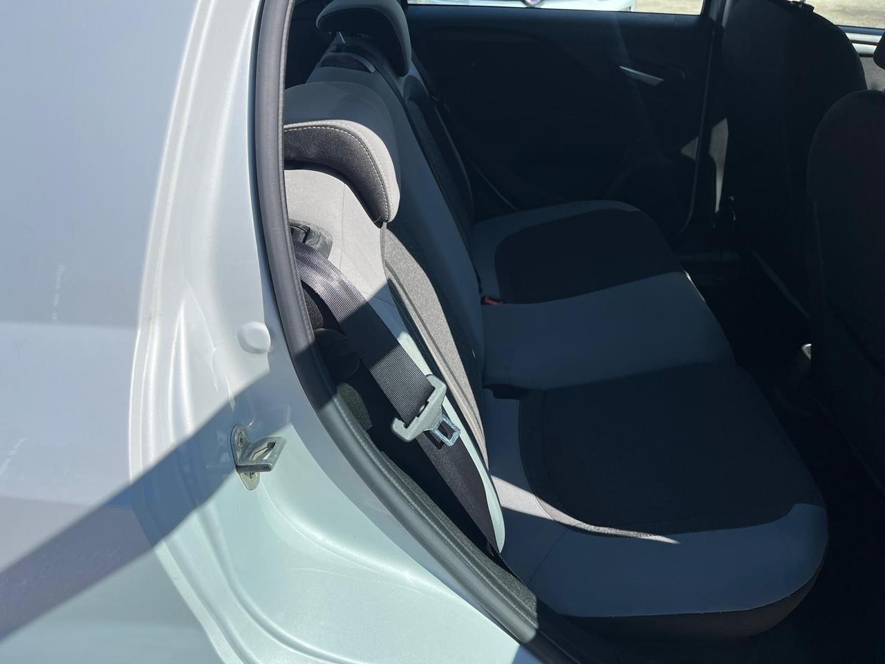 Fiat Grande Punto g.punto-5P-1.4 metano-8v-full-2013