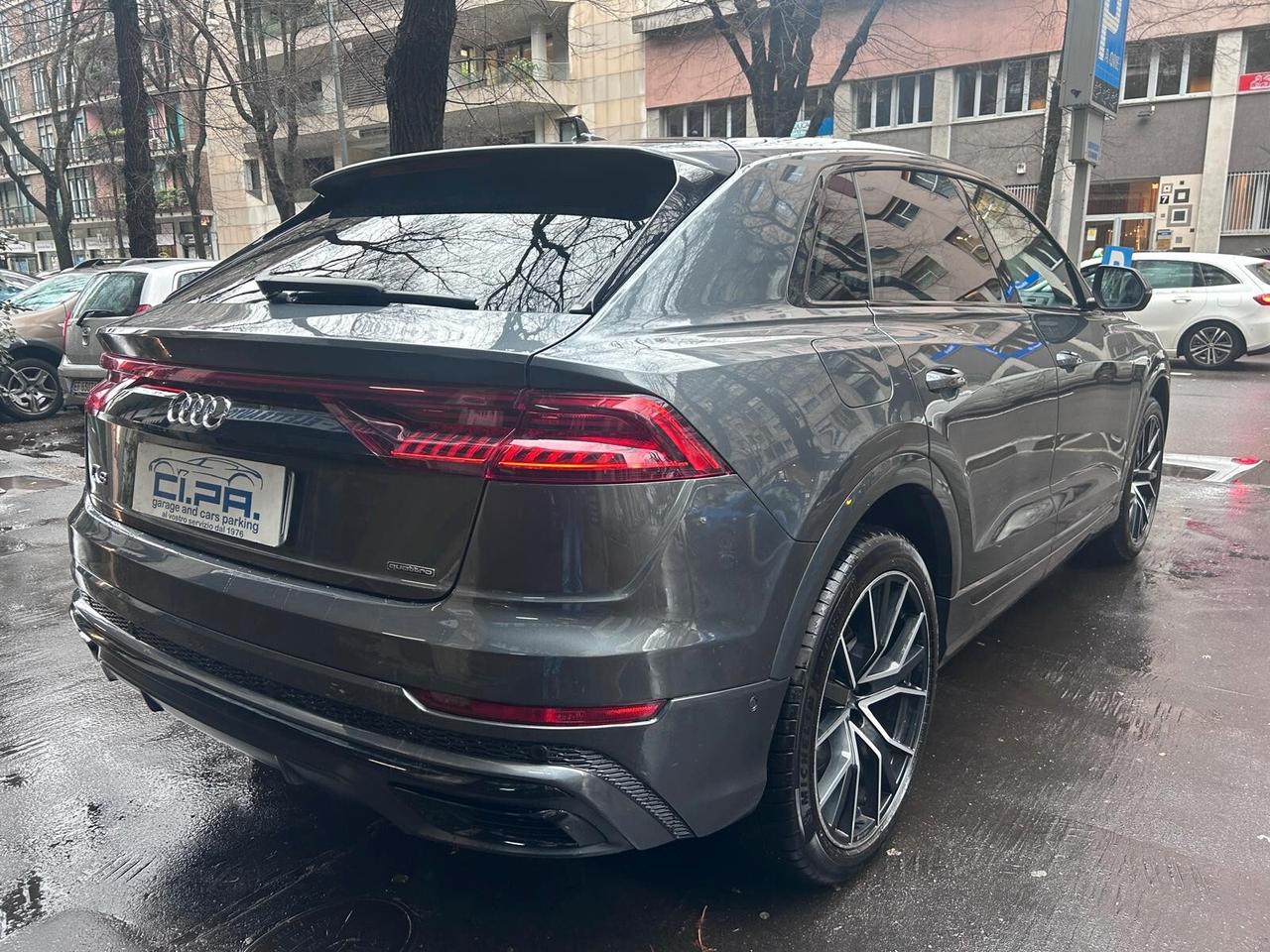 Audi Q8 55 TFSI quattro tiptronic