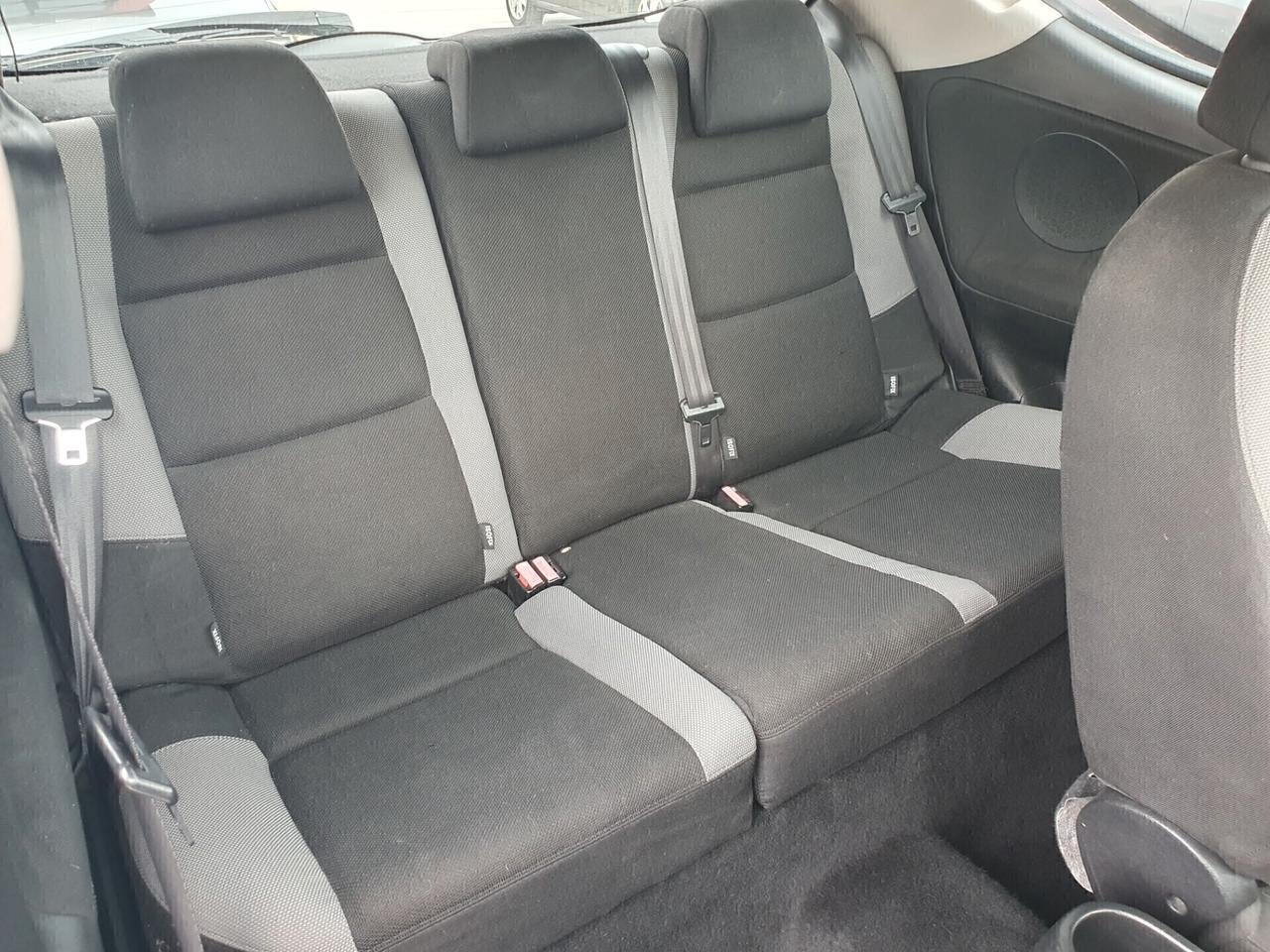 Peugeot 207 1.4hdi 70cv Neopatentati 2006