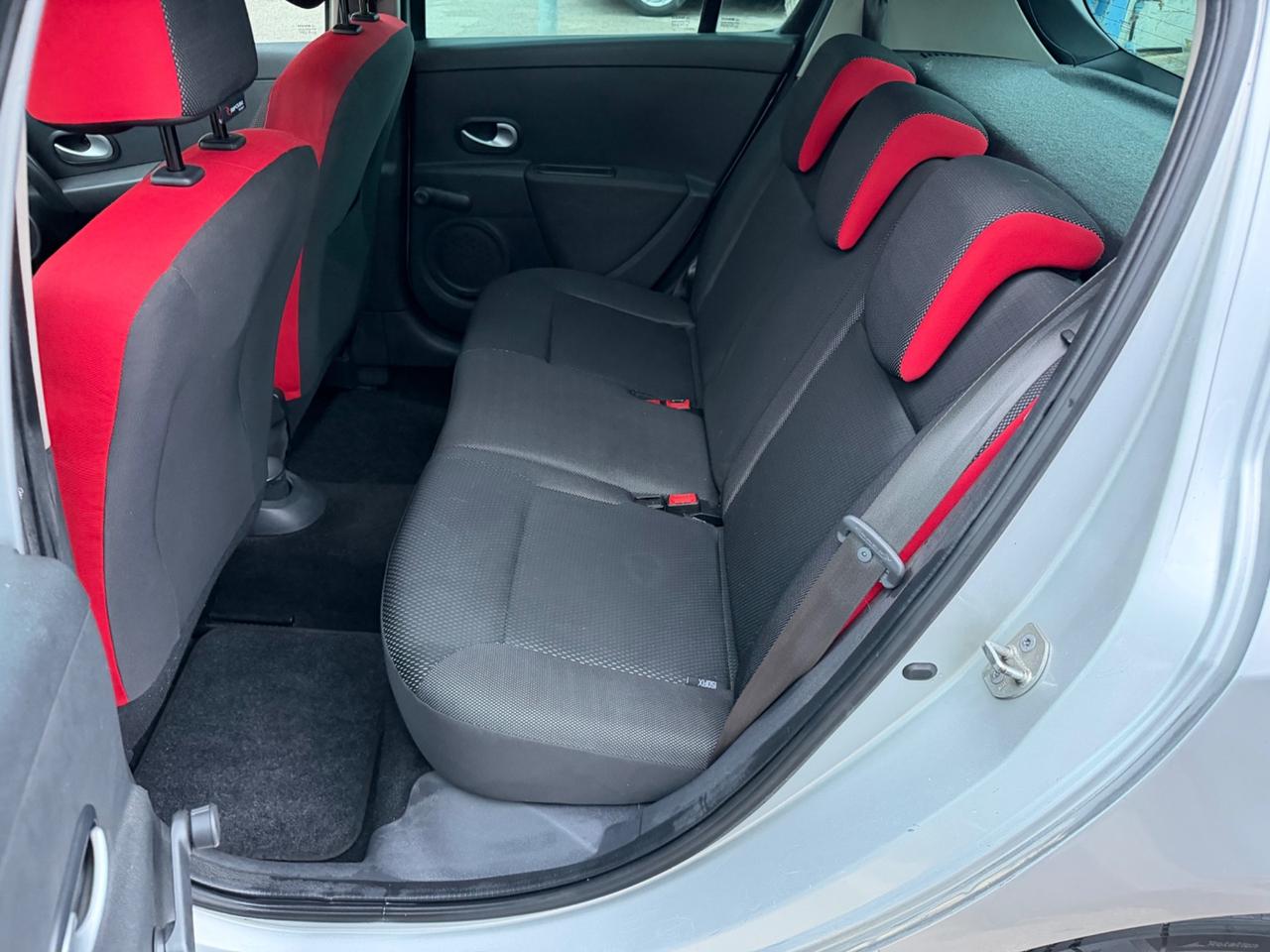 Renault Clio 1.2 benzina 75 cv 2008 100.000 km