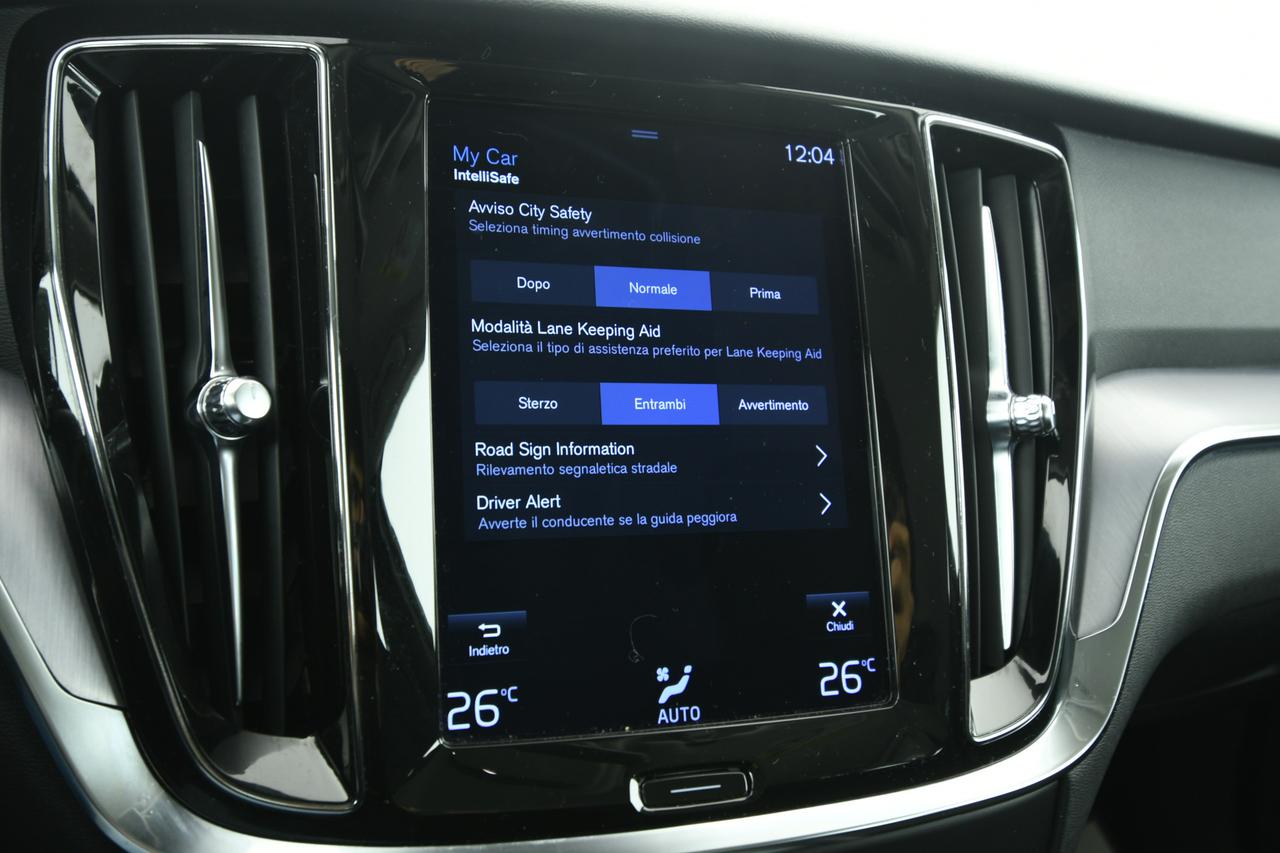 VOLVO V60 2.0 b4 Momentum Business auto NEOPATENTATI+C17"