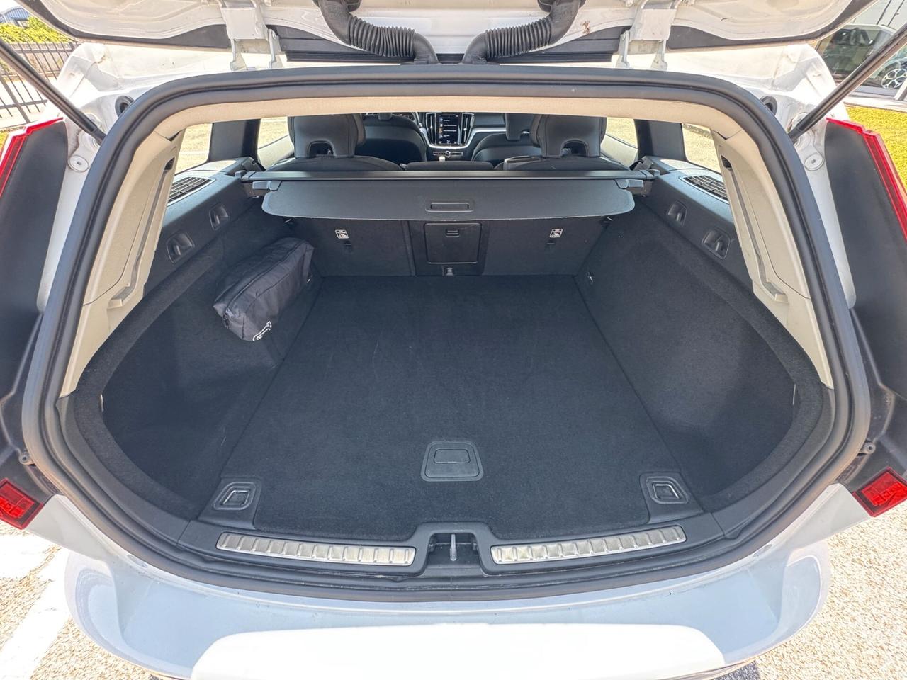 Volvo V60 B4 (Diesel/Hybrid) Automatico Momentum Bsn.