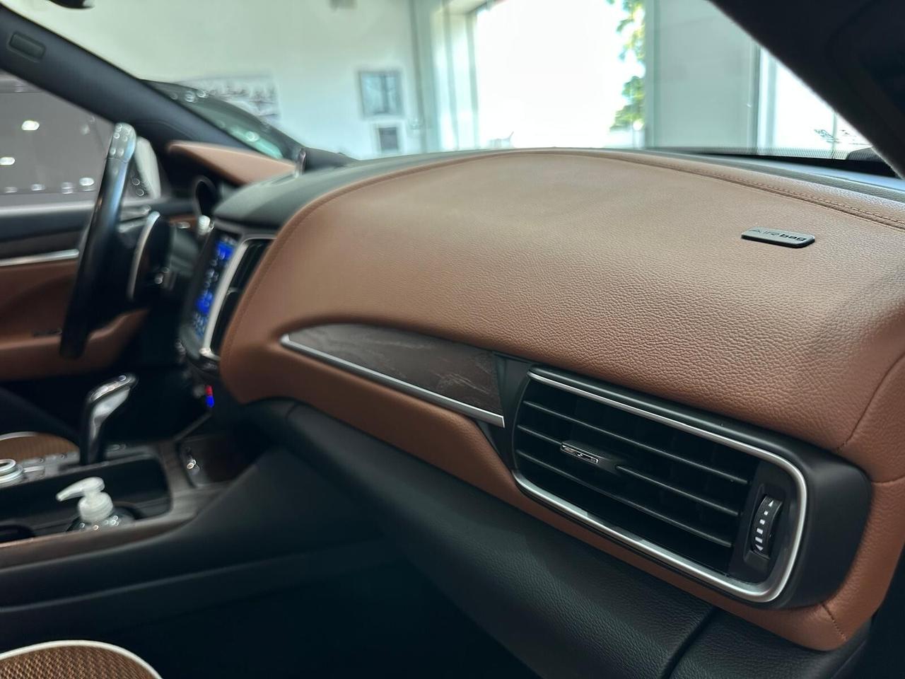 Maserati Levante 3.0 V6 Granlusso 250cv Q4 *tetto*
