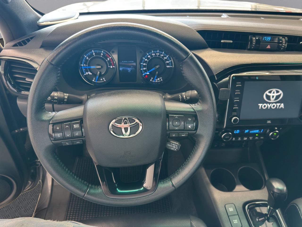 Toyota Hilux 2.8 d double cab Invincible 4wd auto