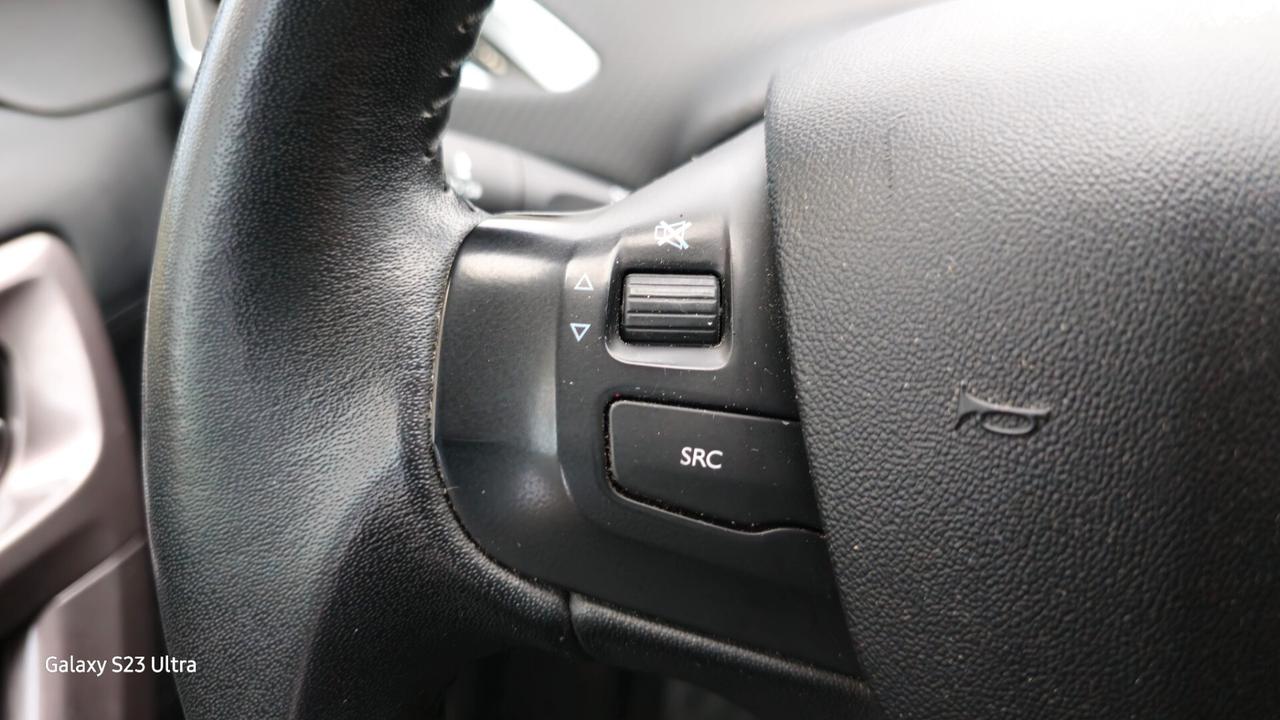 Suv PEUGEOT 2008 EURO 6B OK NEOPATENTATI GARANZIA 12 MESI