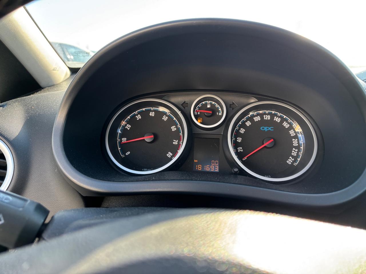 Opel Corsa 1.6 T 192CV 3 porte OPC