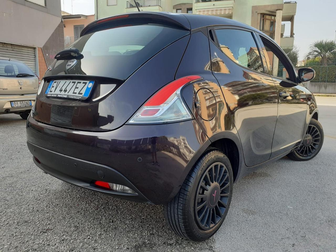 Lancia Ypsilon 1.2 69 CV 5 porte S&S Platinum