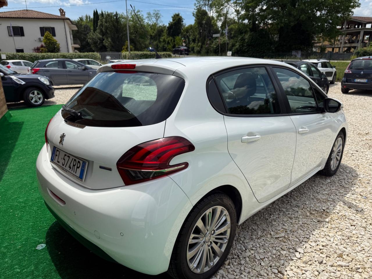 Peugeot 208 PureTech 1.2cc82 5p. GPL Active