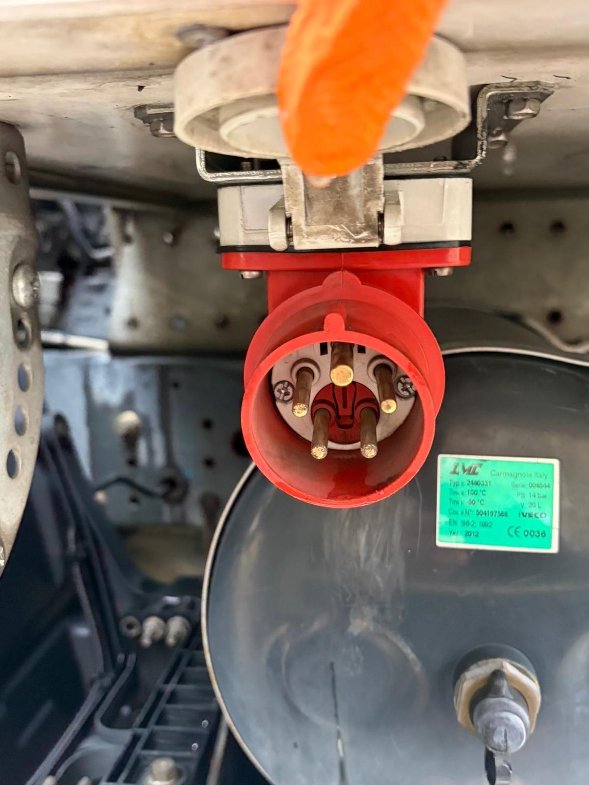 Iveco eurocargo 100-22- frigo per carni-2012