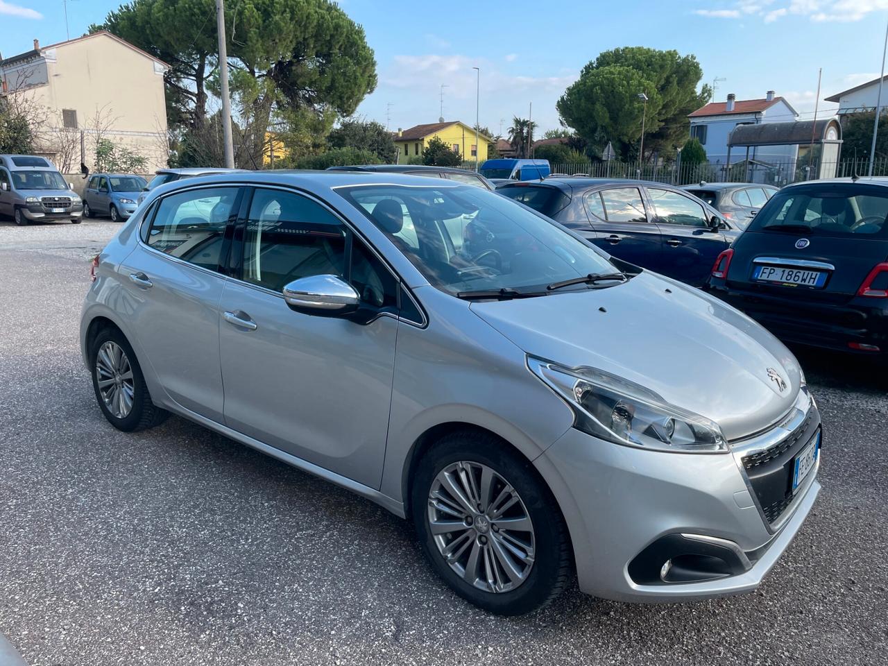 Peugeot 208 PureTech 82 5 porte Allure X NEOPATENTATI