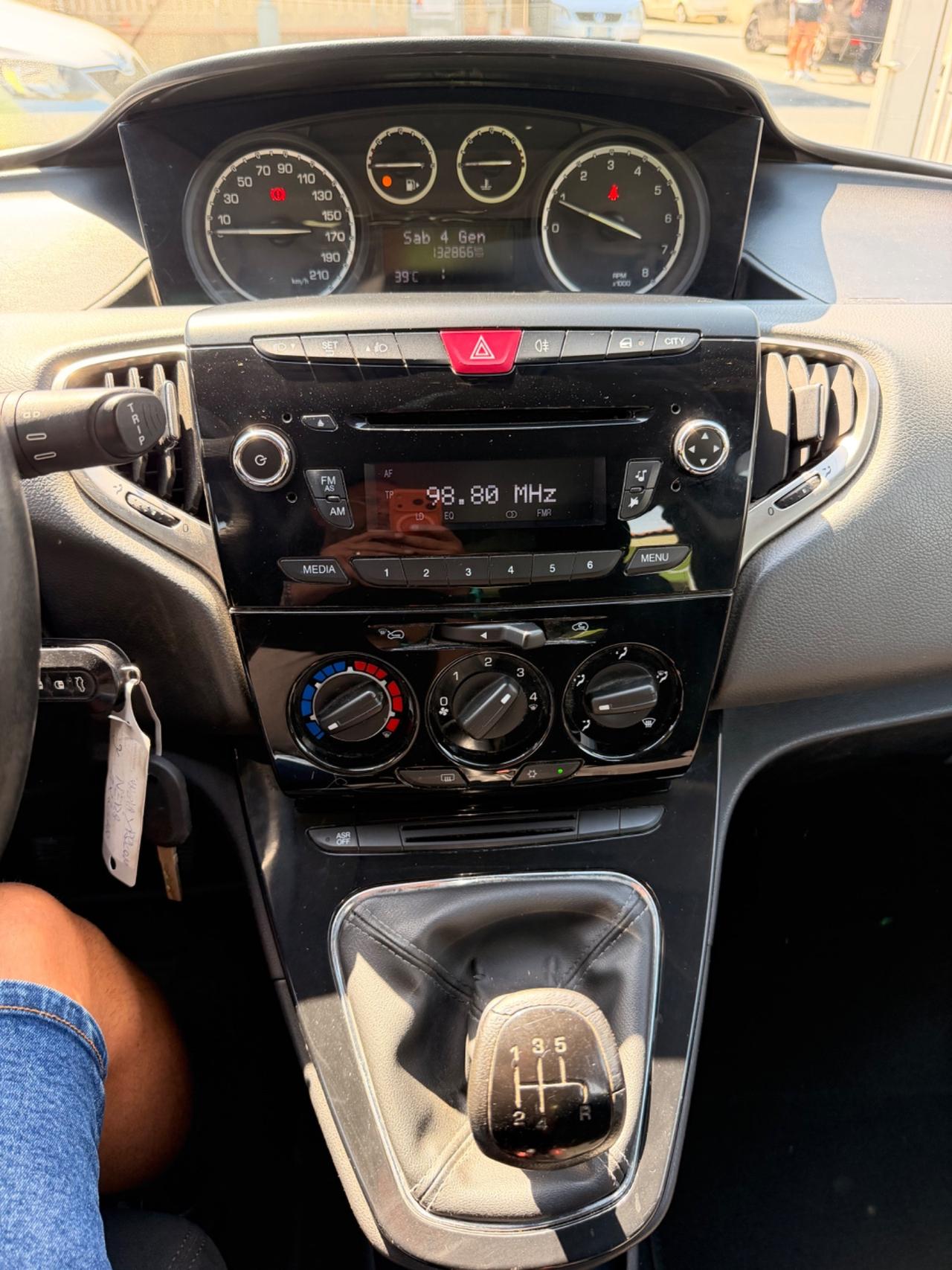Lancia Ypsilon 1.2 69 CV 5 porte Platinum 130.000 KM