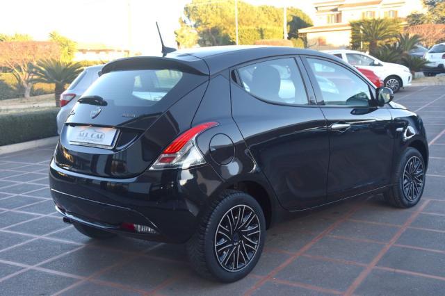 New Lancia Ypsilon 1.0 Hybrid Gold