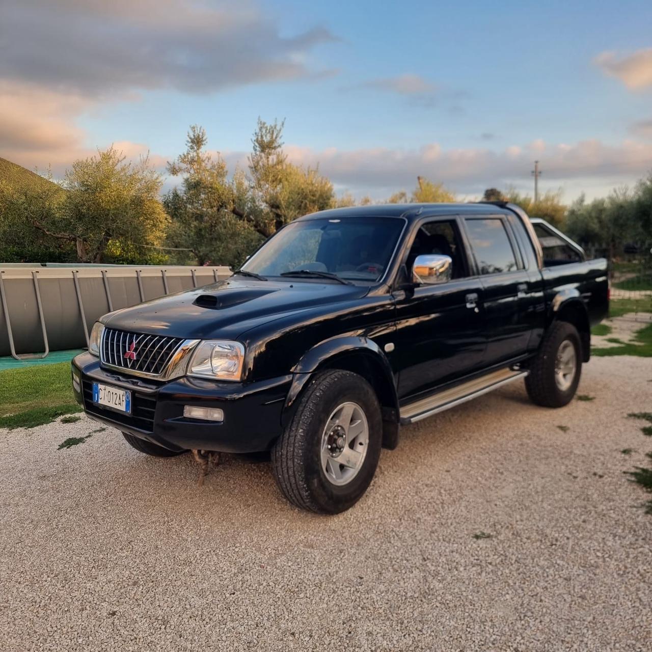 Mitsubishi L200 2.5 TD cat 4WD Double Cab Intense