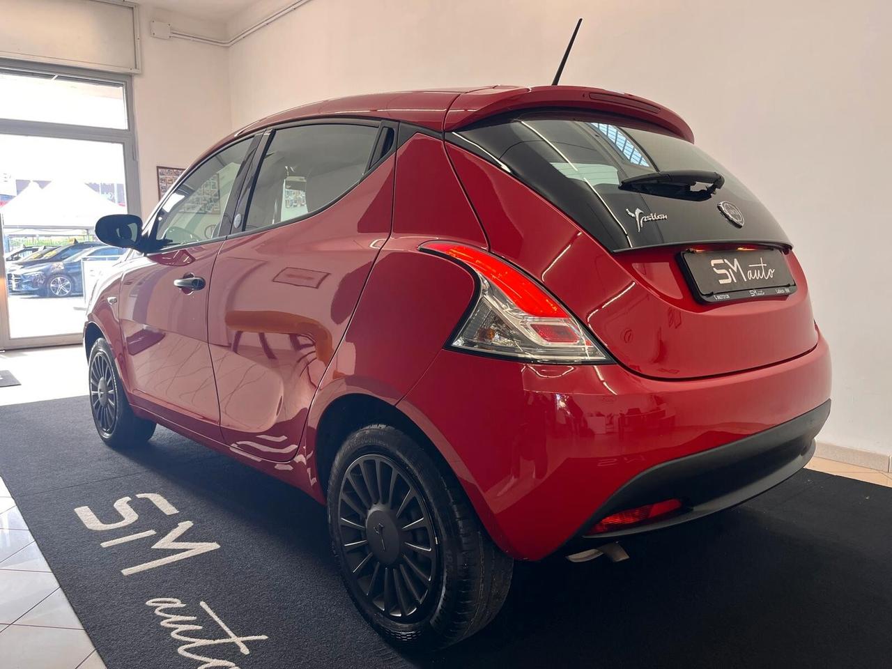 Lancia Ypsilon 1.2 69 CV 5 porte GPL Ecochic Silver