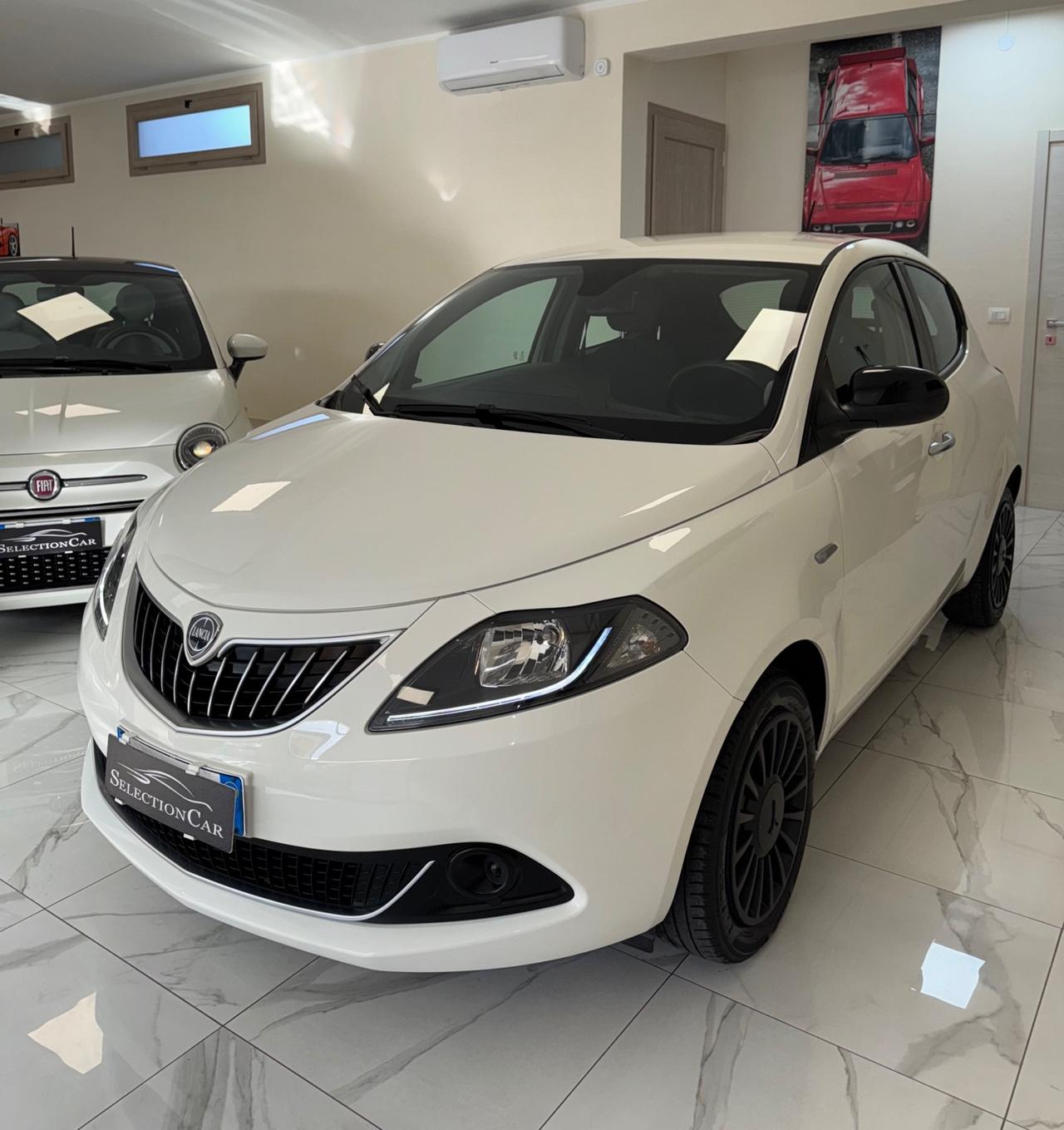 Lancia Ypsilon 1.0 FireFly 5 porte S&S Hybrid Ecochic Silver