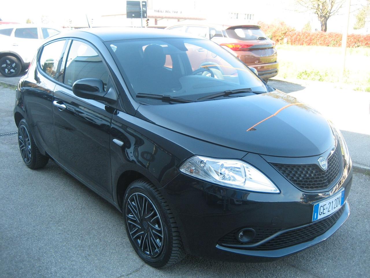 Lancia Ypsilon 1.0 FireFly 5 porte S&S Hybrid Ecochic Gold
