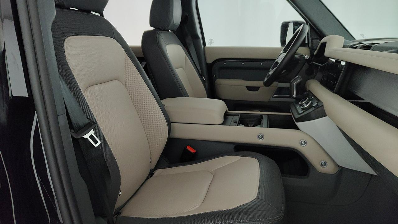 LAND ROVER Defender 110 3.0d i6 mhev X-Dynamic SE awd 200cv auto - autocarro