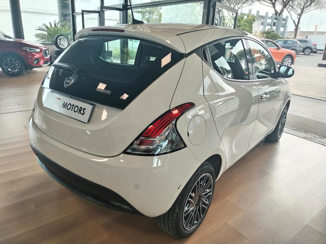 Lancia Ypsilon Hybrid Gold