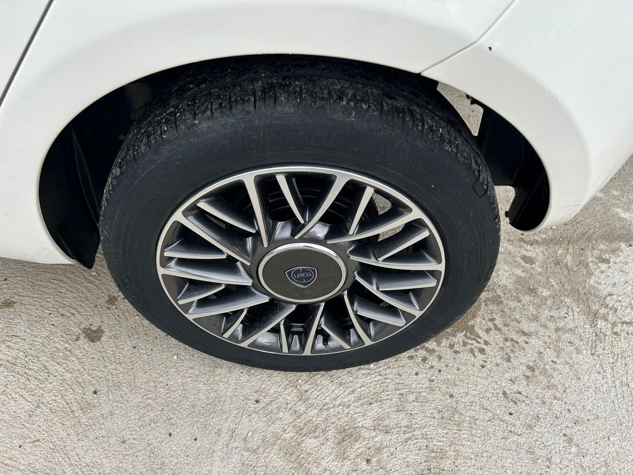 Lancia Ypsilon 1.0 FireFly 5 porte S&S Hybrid Gold