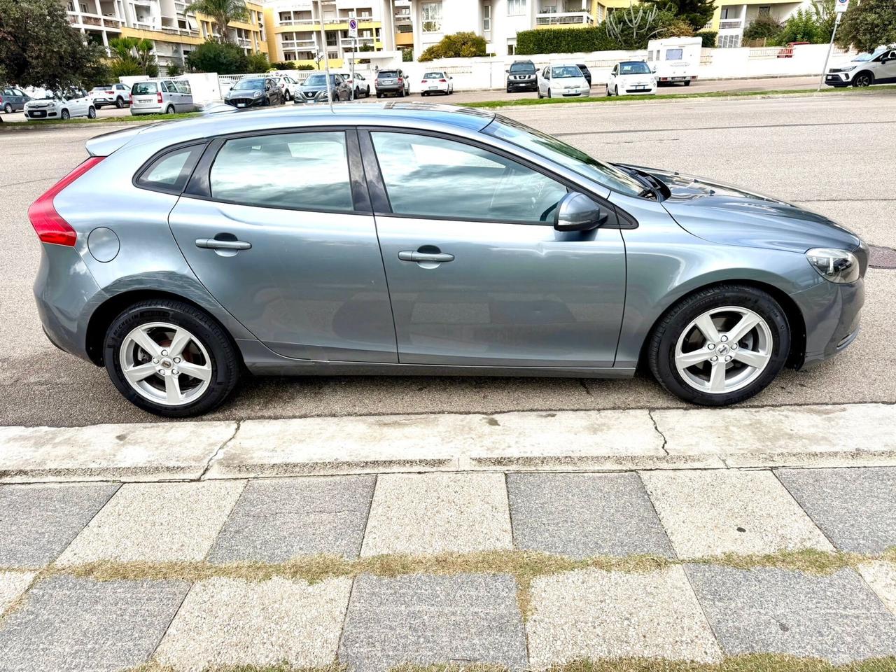 Volvo V40 Diesel- Anche Permuta-Neopatentati