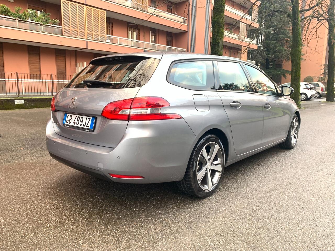 Peugeot 308 BlueHDi 130 S&S SW Allure