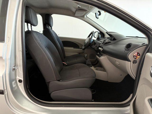 RENAULT Twingo 1.2 16V Initiale