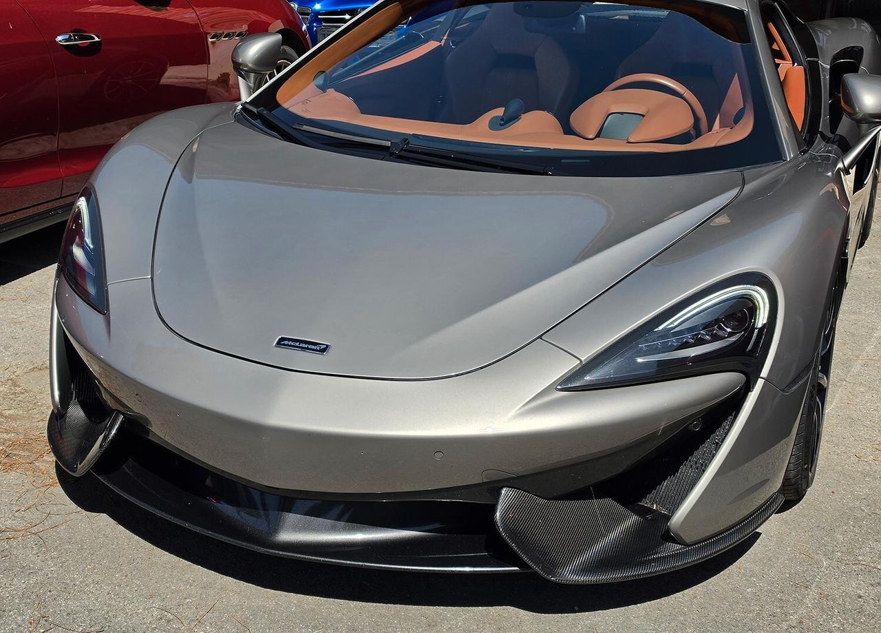 Mclaren 570S Coupe V8 3.8 570CV LUXURY PACK _ SERVICE BOOK COMPLETO MCLAREN UFFICIALE _ CERCHI 19" MSO (€8000) _ LIFT