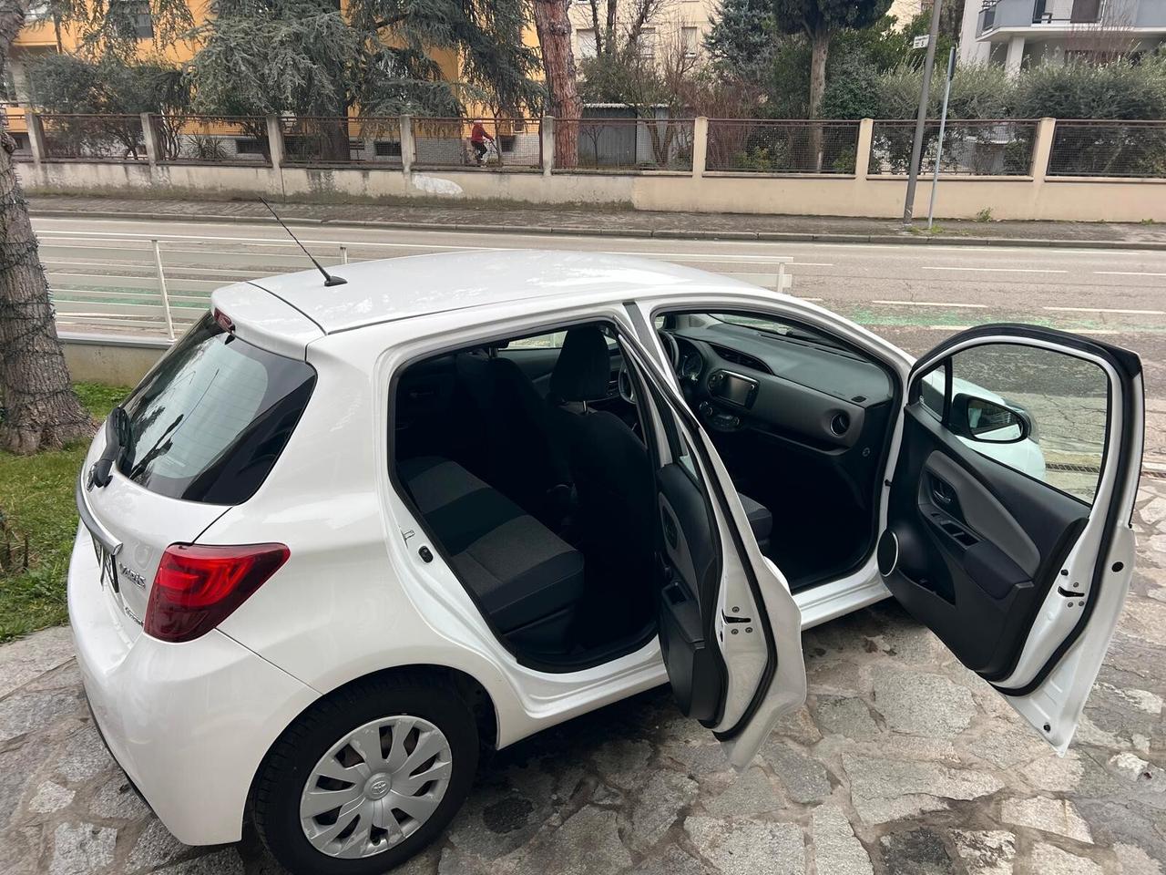 TOYOTA YARIS 1.5 HYBRID STYLE 5P NEOPATENTATI