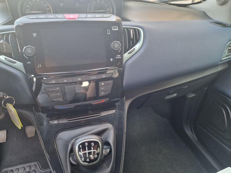 LANCIA Ypsilon 1.0 firefly hybrid Platino s&s 70cv