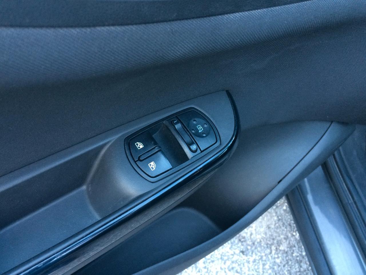 2015 Opel Corsa 1.4 90CV 5 porte n-Joy tagliandata !!
