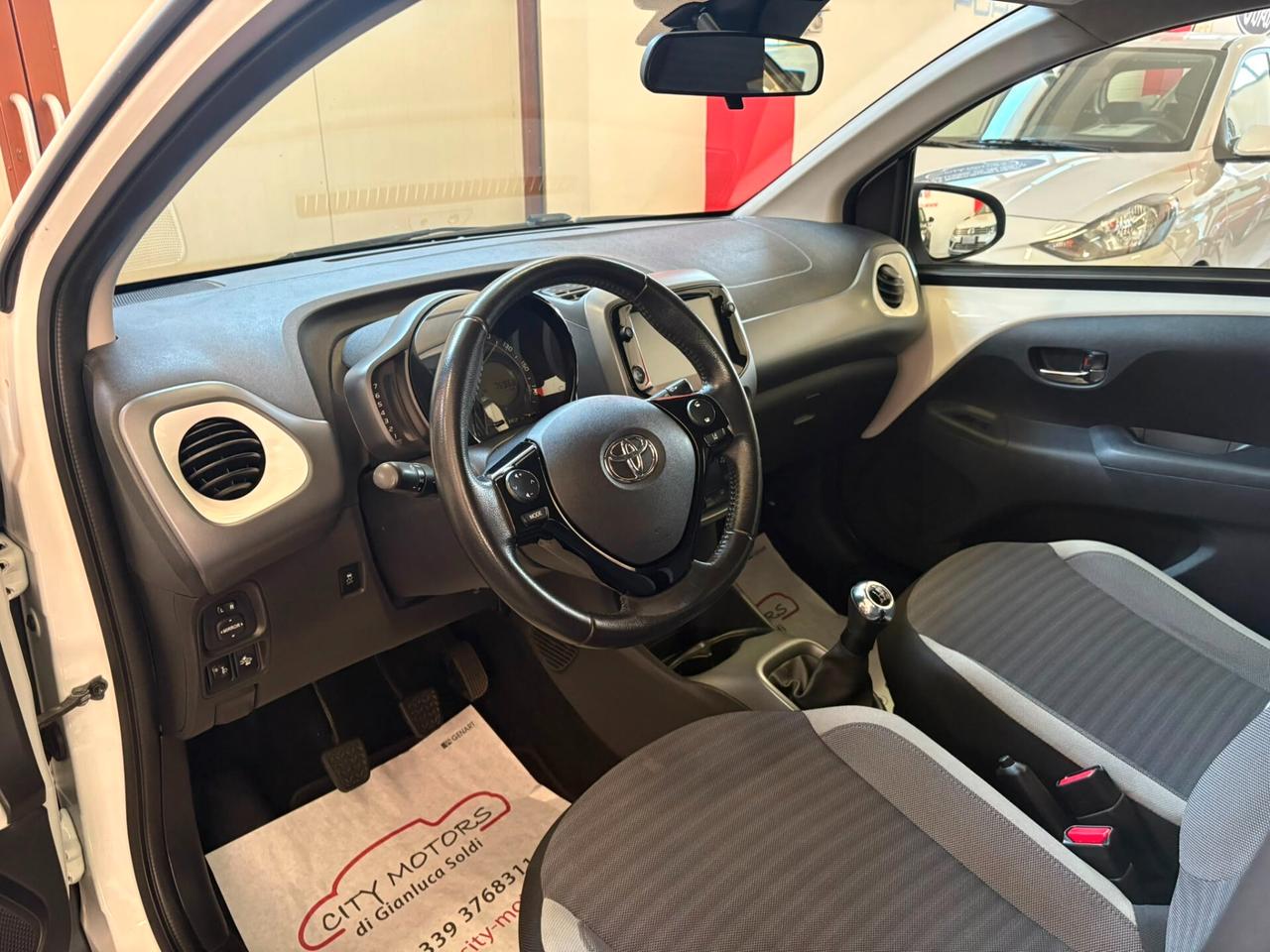 Toyota Aygo 1.0 VVT-i 69 CV 5 porte x-cool