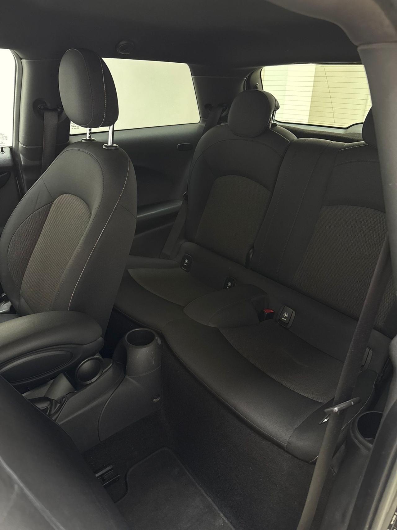 Mini Cooper D 1.5 116cv