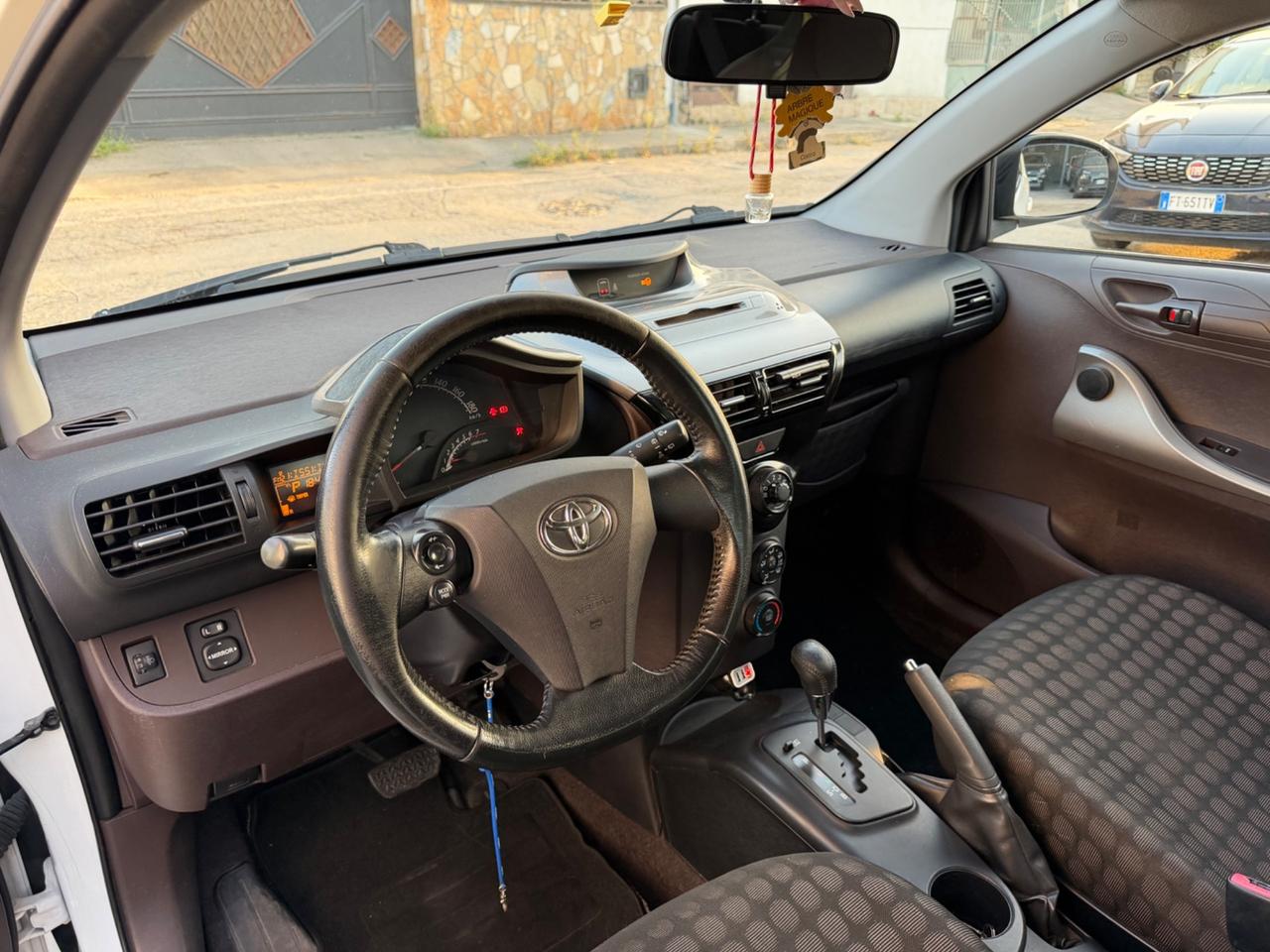 Toyota iQ 1.0 Sol