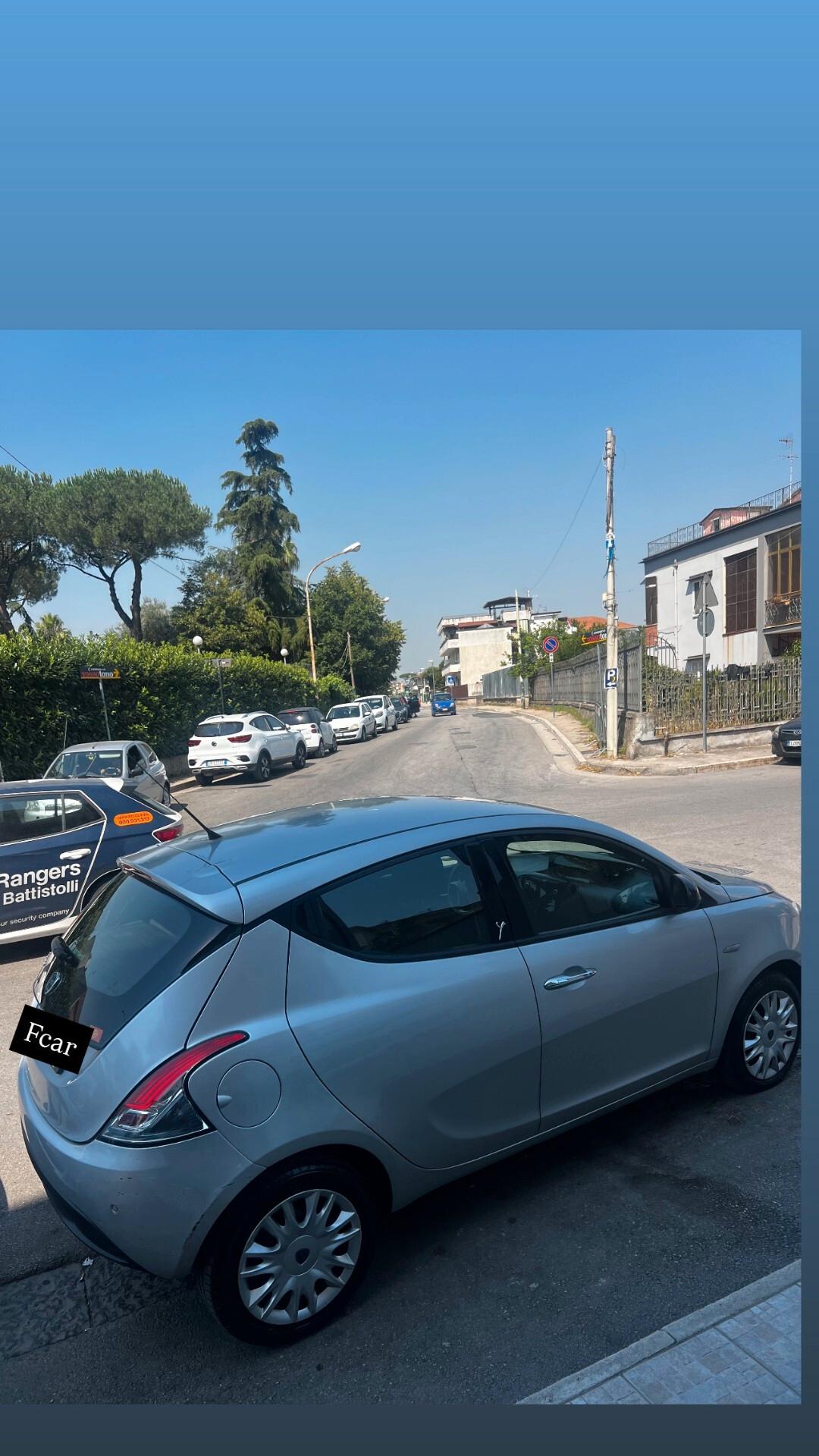 Lancia Ypsilon 1.2 69 CV 5 porte S&S Gold NEOPATENTATI