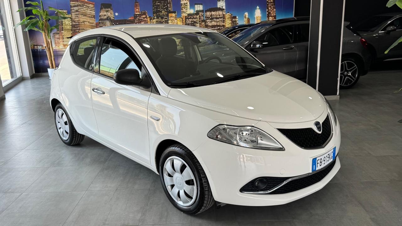 Lancia Ypsilon 1.2 69 CV 5 porte Gold