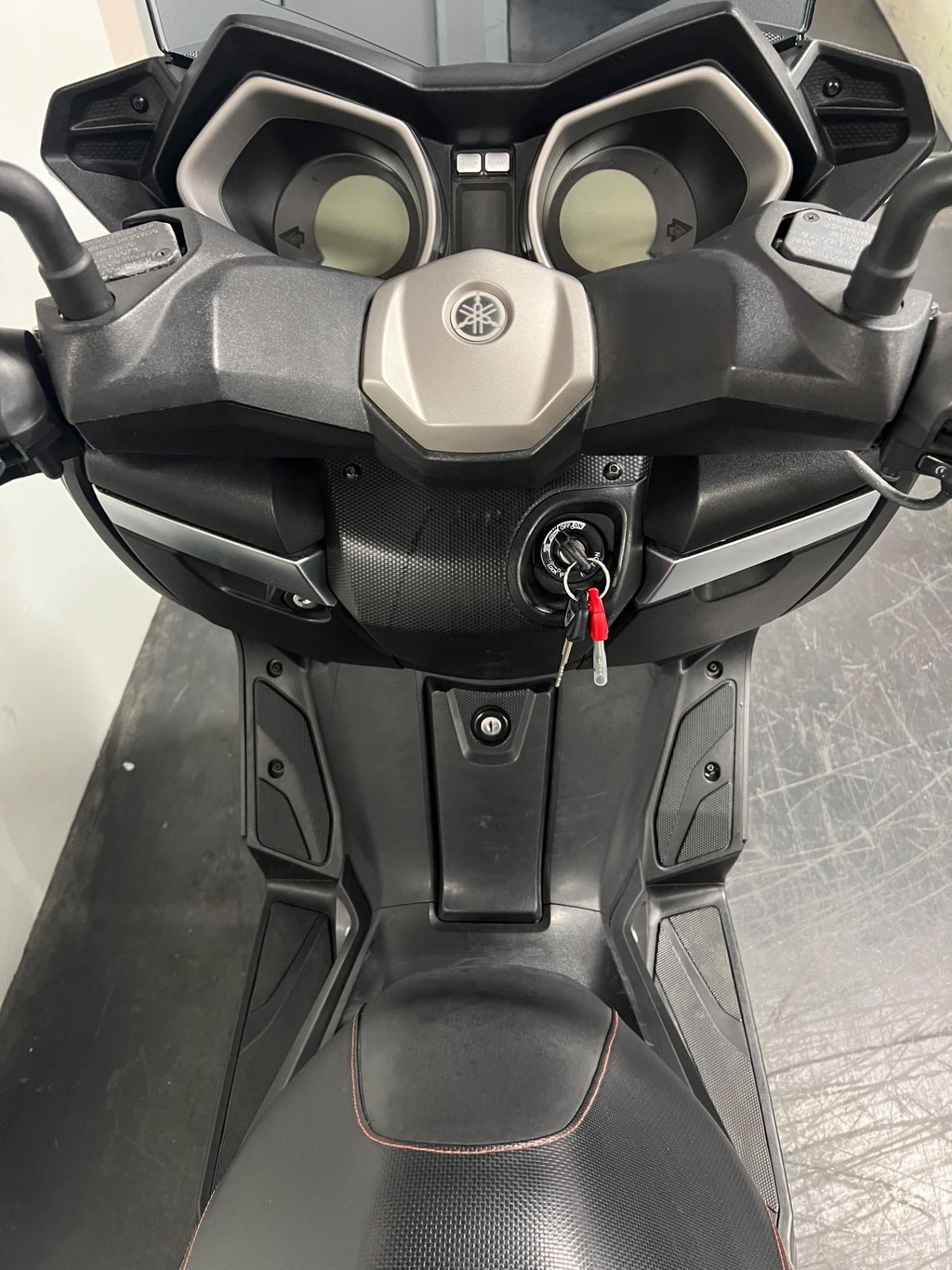 Yamaha X-Max 250