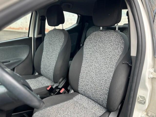 Lancia Ypsilon 1.0 FireFly 5 porte S&S Hybrid Ecochic Silver